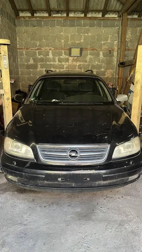 Opel Omega Caravan 2.2 Edition 2000, foto 1