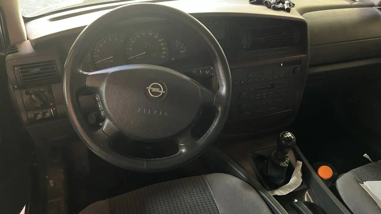 Opel Omega Caravan 2.2 Edition 2000, foto 2