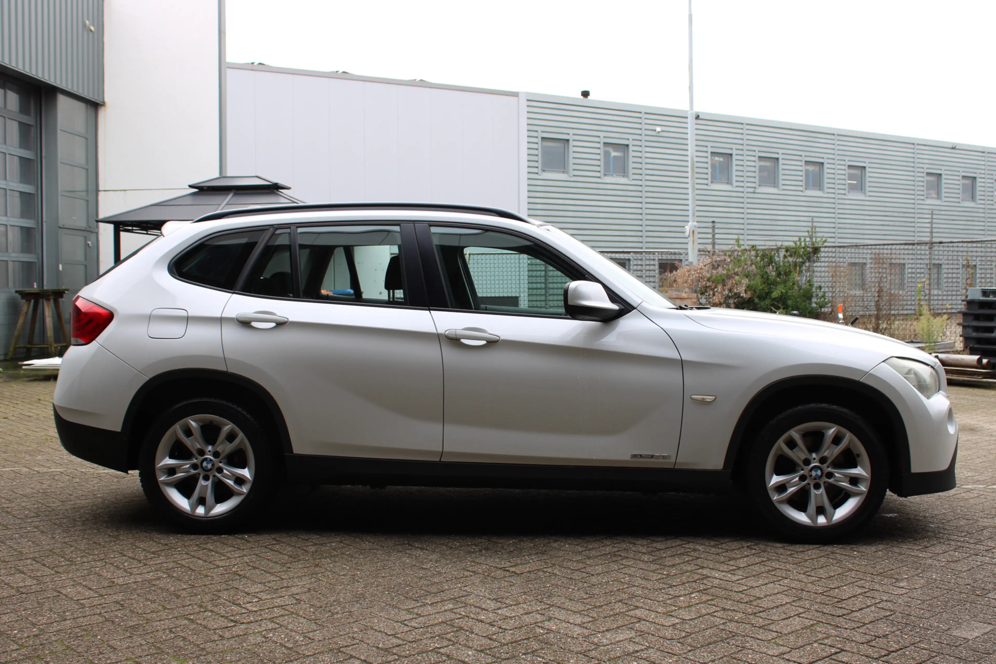 BMW X1 sDrive20i Business NAVI DISTR. RECENT V.V. 199000K — photo 3