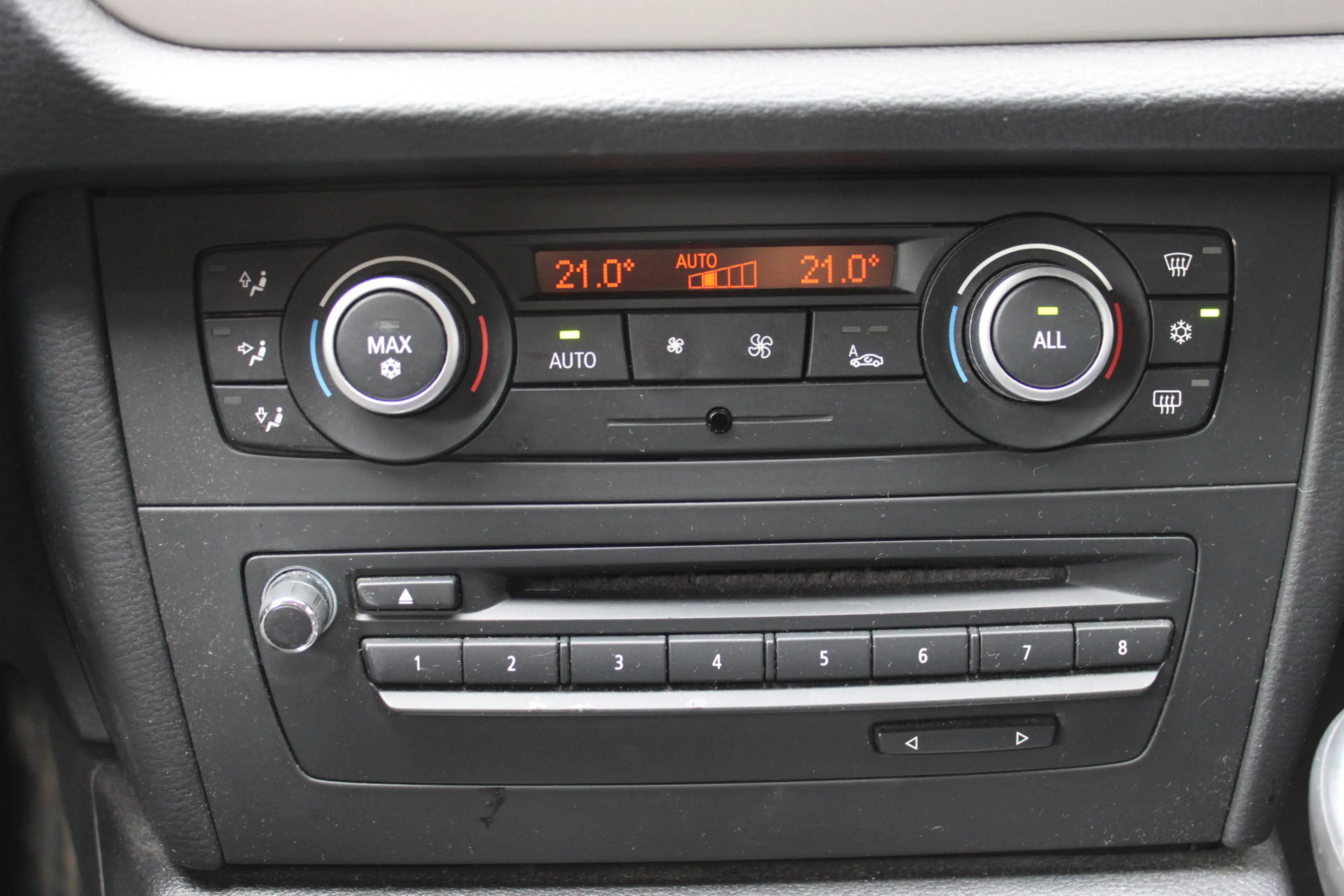 BMW X1 sDrive20i Business NAVI DISTR. RECENT V.V. 199000K — photo 9