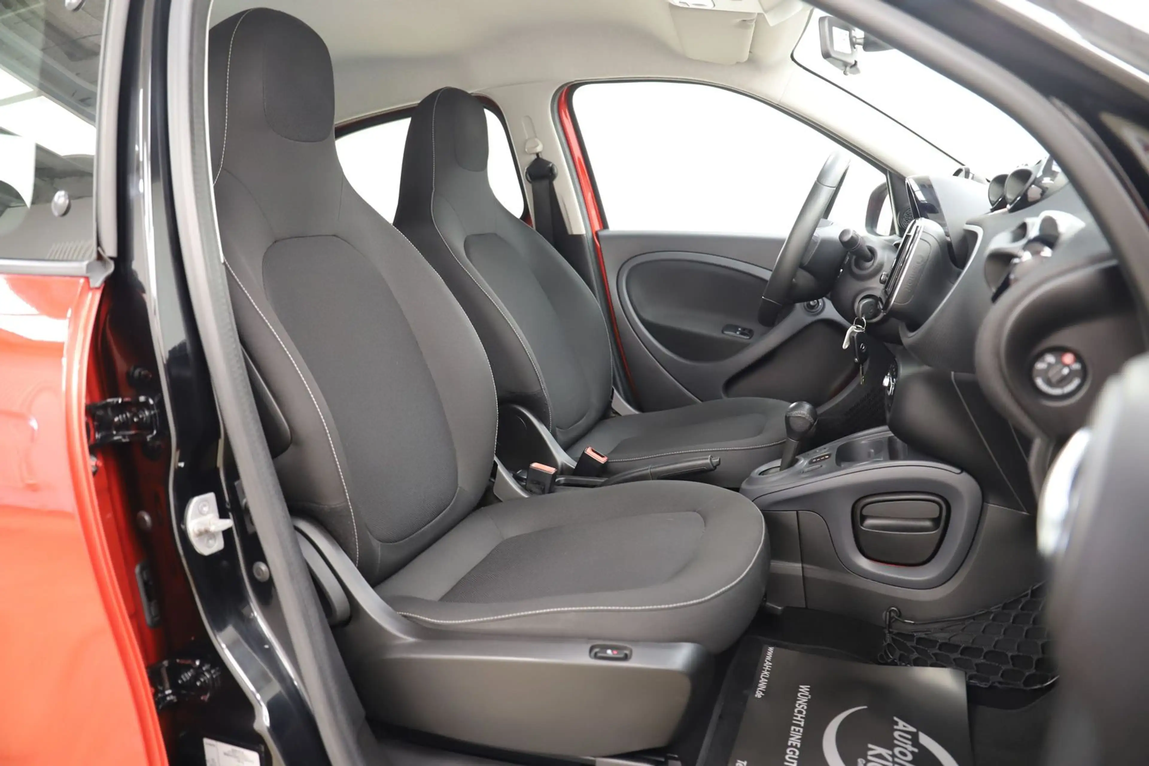 smart forFour 1.0 71PS Automatik passion Navi PDC SHZ — photo 10