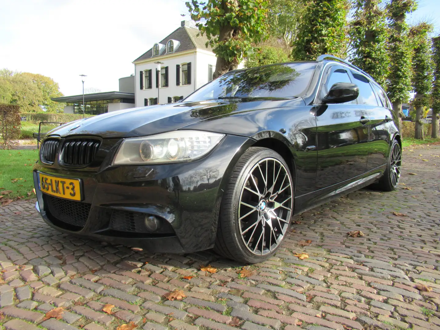 BMW 325 3-serie Touring 325d Business Line Sport Automaat Zwart - 1