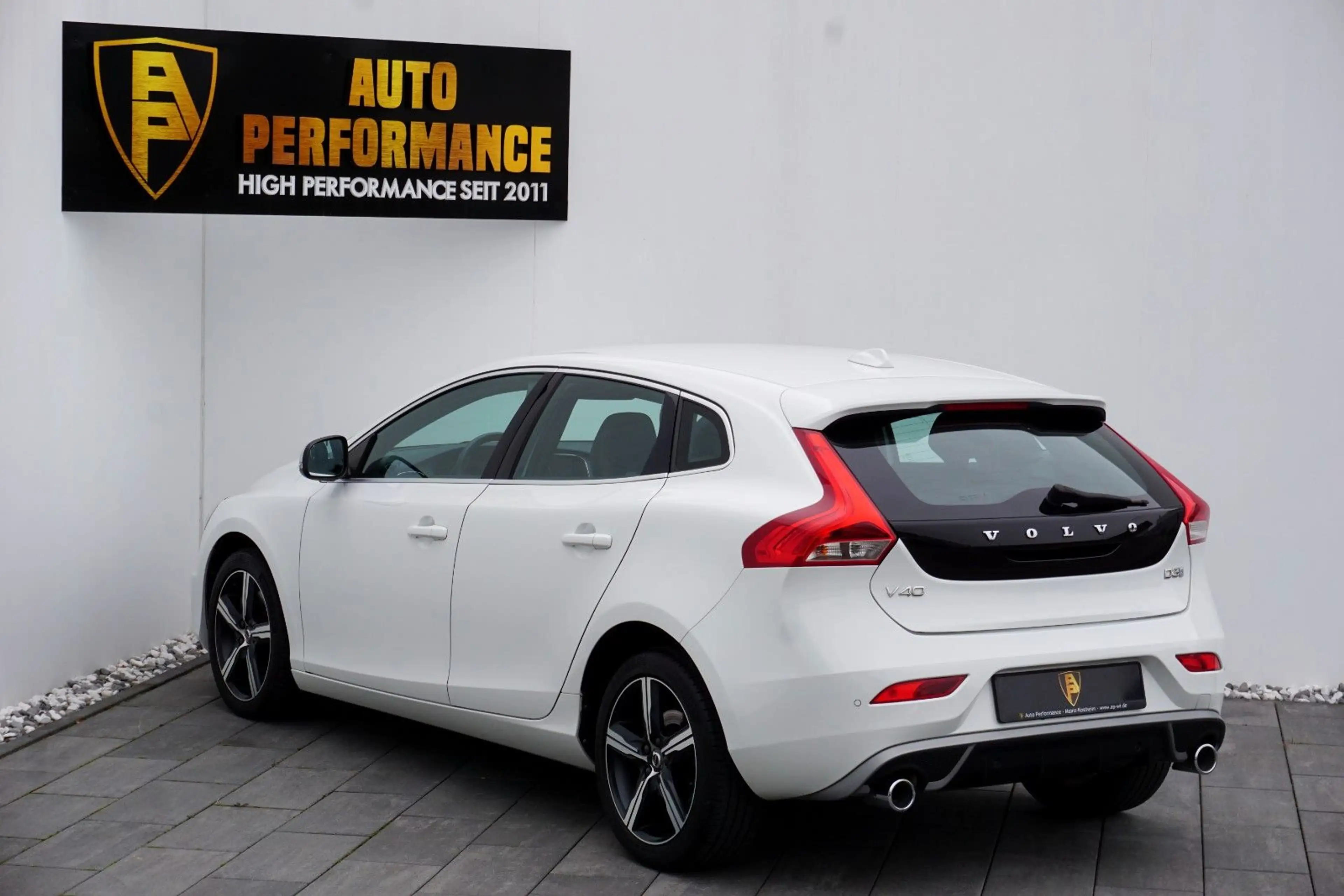 Volvo V40 *R-Design|LED|Totwinkel|NAVI|DIGI|SHZ|1.Hd — photo 13