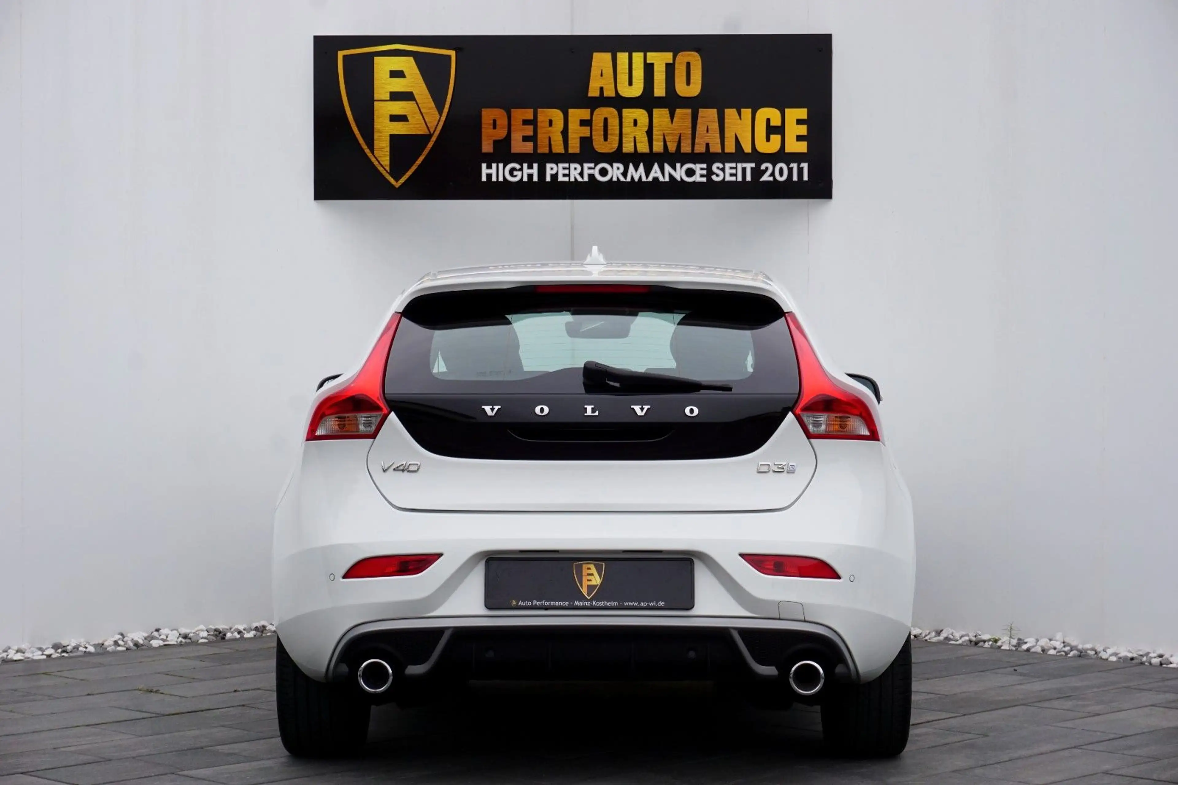 Volvo V40 *R-Design|LED|Totwinkel|NAVI|DIGI|SHZ|1.Hd — photo 11