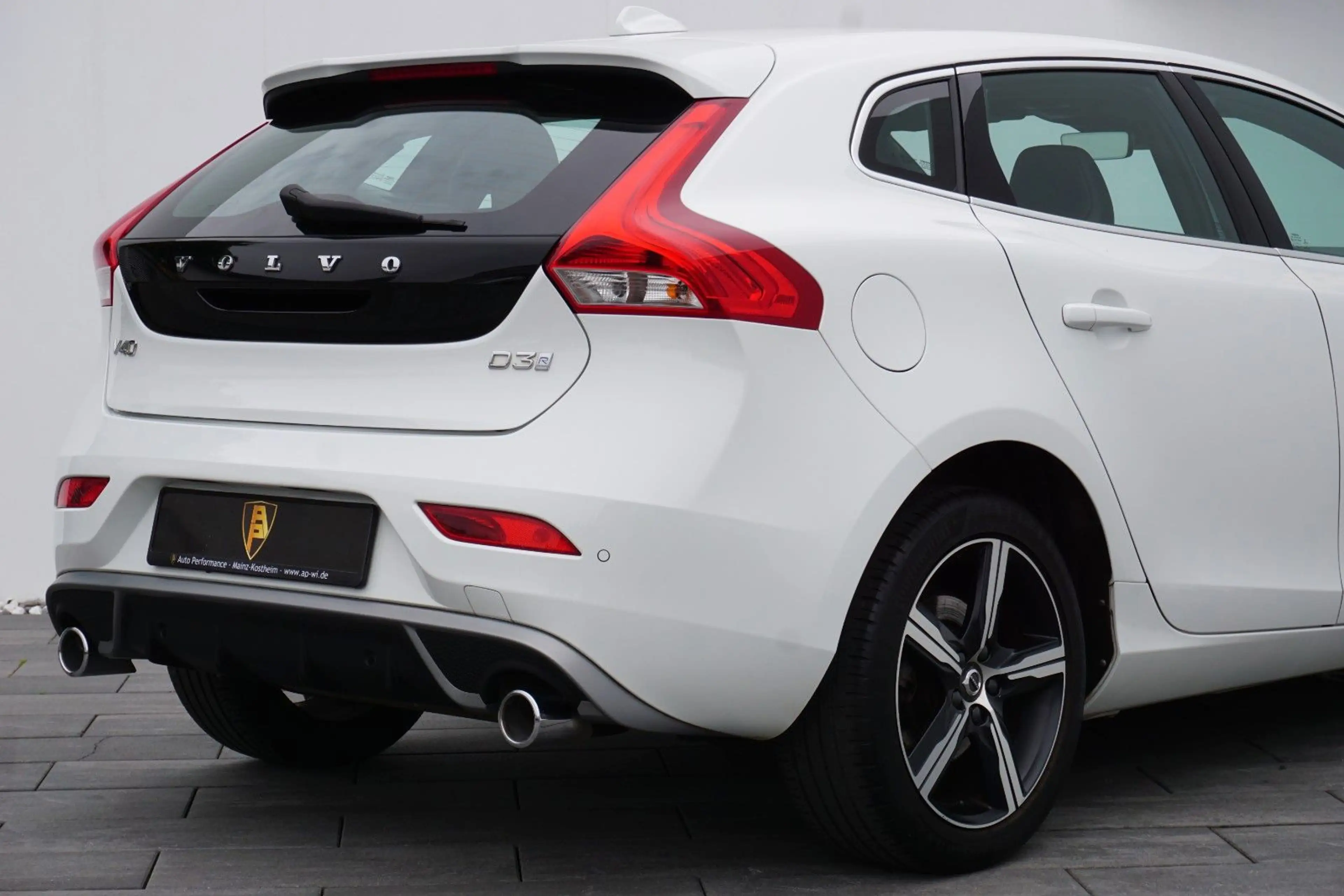 Volvo V40 *R-Design|LED|Totwinkel|NAVI|DIGI|SHZ|1.Hd — photo 10