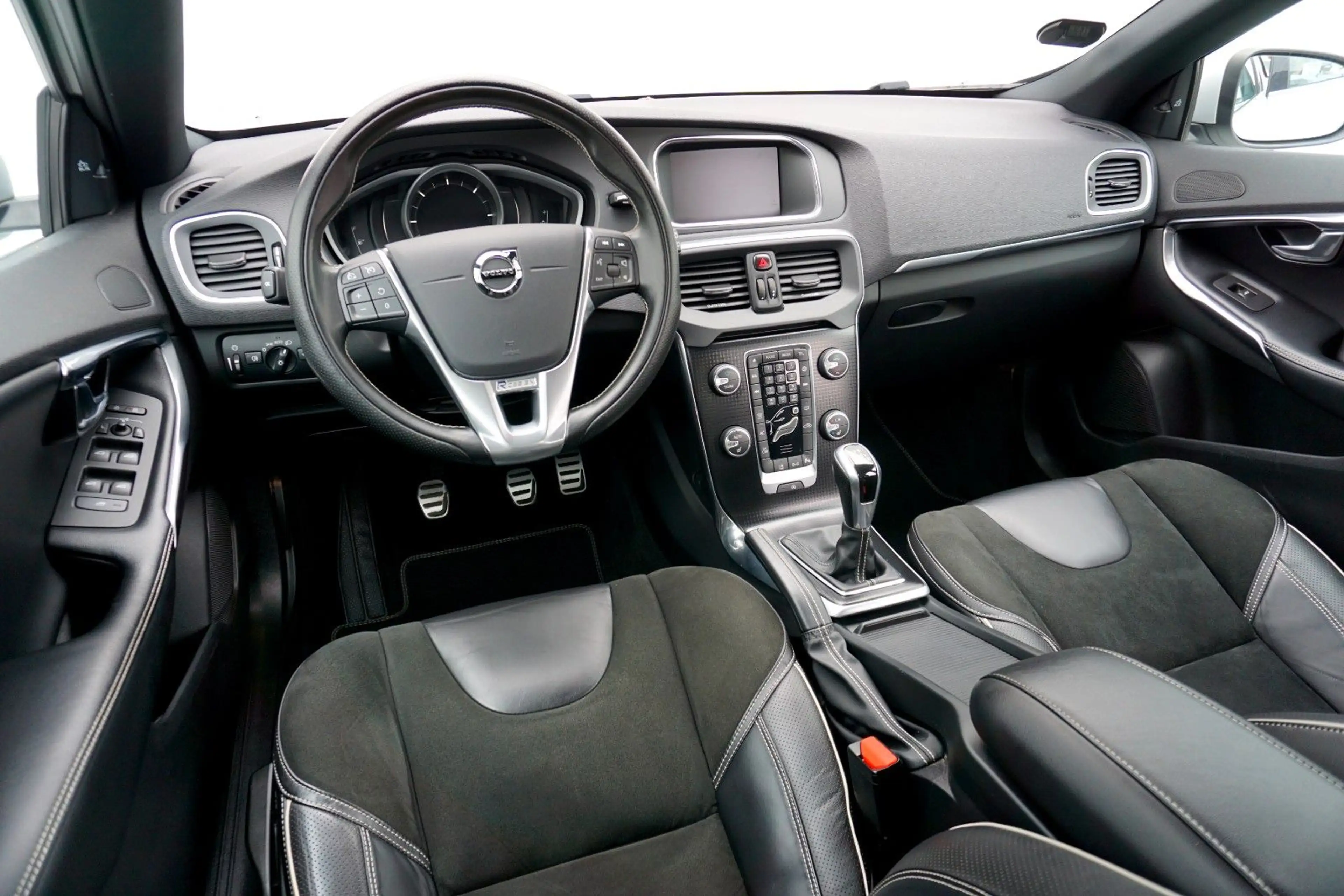 Volvo V40 *R-Design|LED|Totwinkel|NAVI|DIGI|SHZ|1.Hd — photo 15