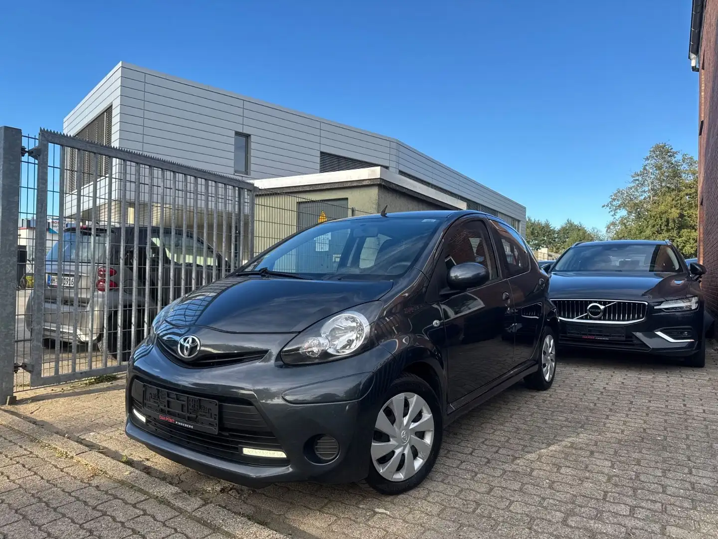 Toyota Aygo AYGO Cool Go 4 TÜREN KLIMA NAVI FREISPRECH Gris - 2