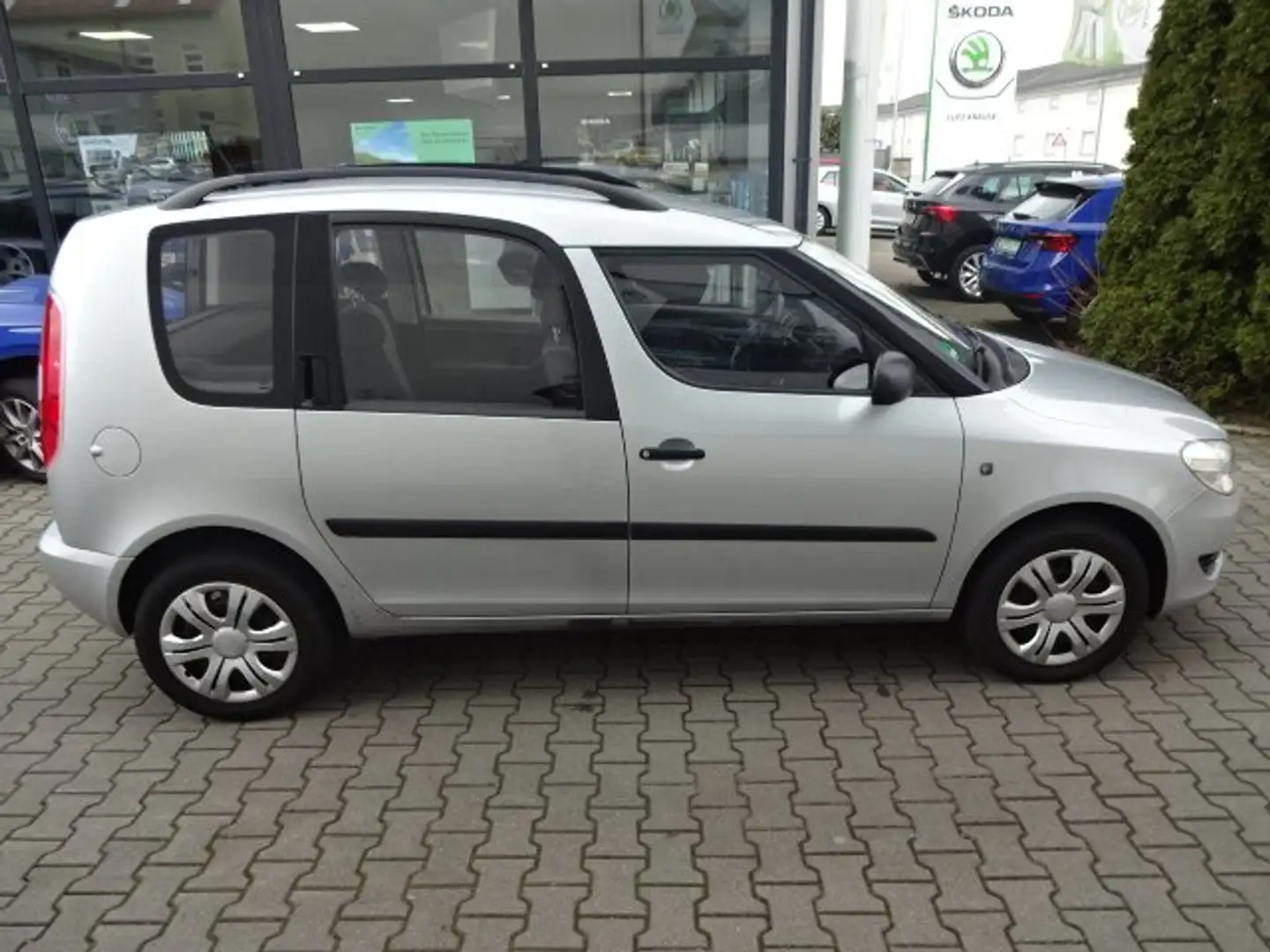Skoda Roomster Active Plus Edition Gris - 2