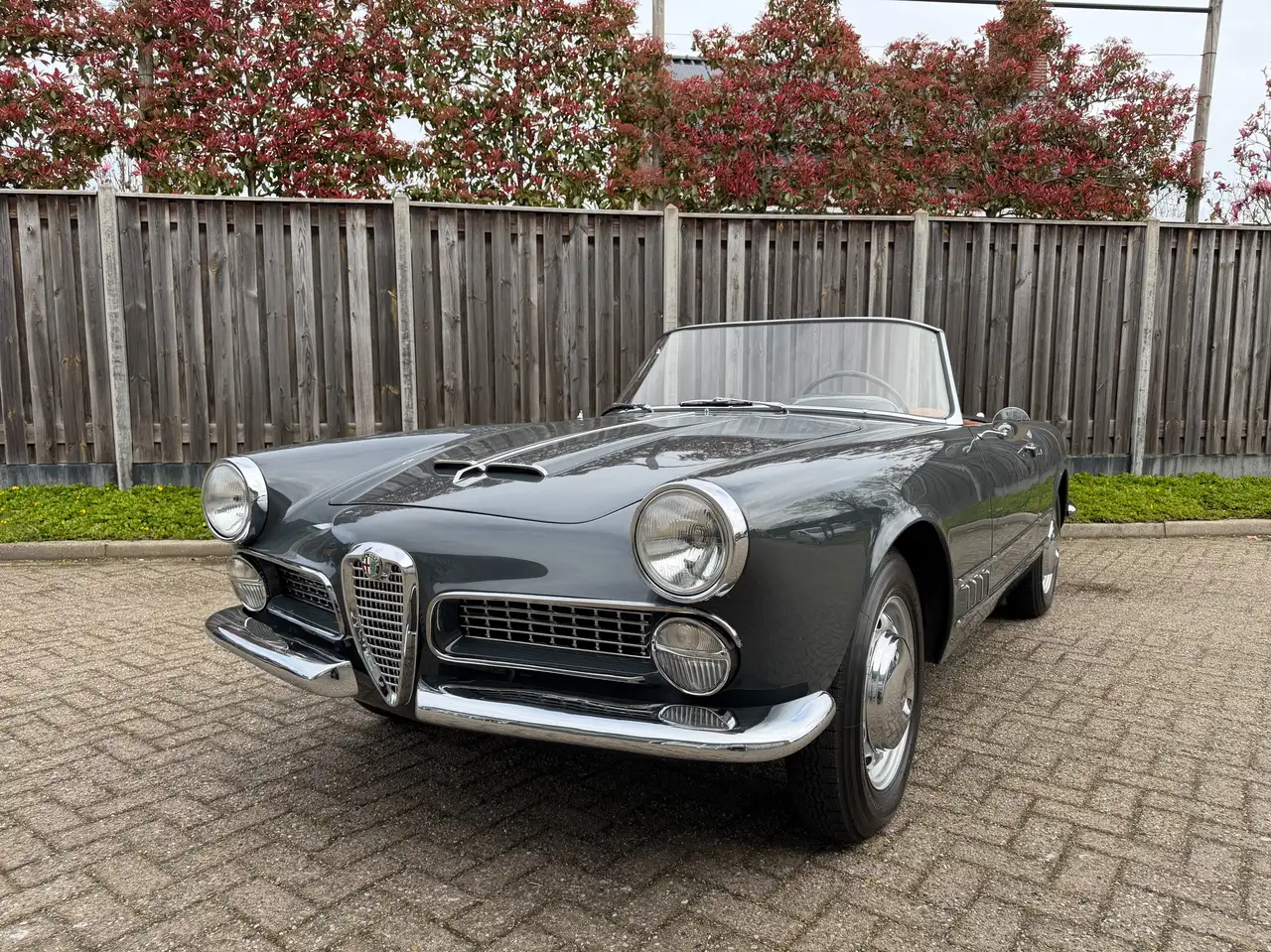 Alfa Romeo 2000 Touring Spider, foto 2