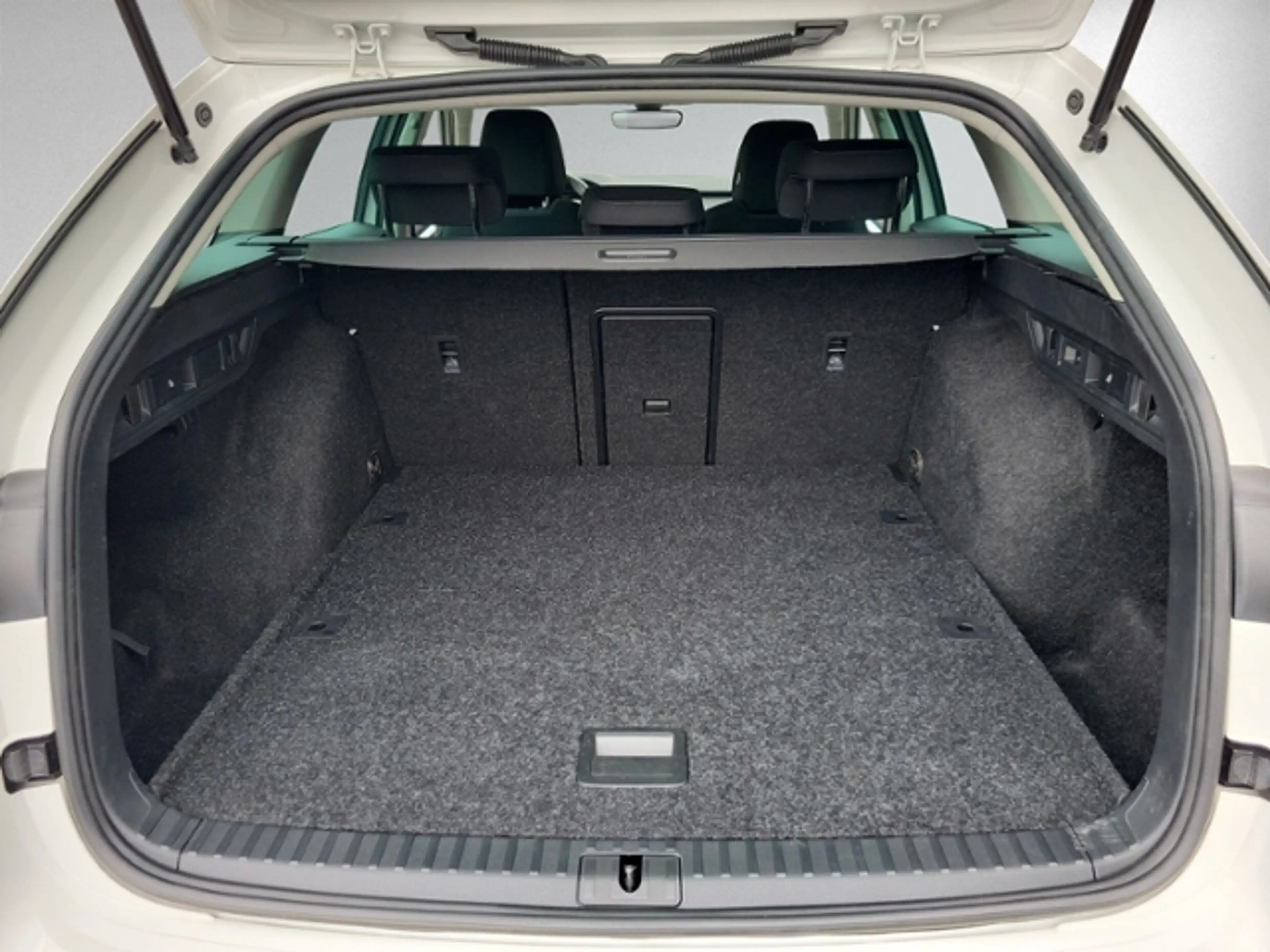 Skoda Octavia Combi 2.0 TDI DSG STYLE AHK+NAVI+ACC+LED — photo 6