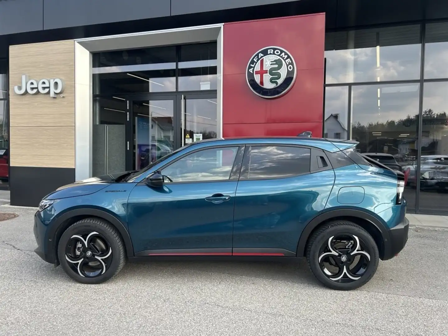 Alfa Romeo Junior Ibrida Speciale 1.2 MHEV e-DCT6 Blau - 2