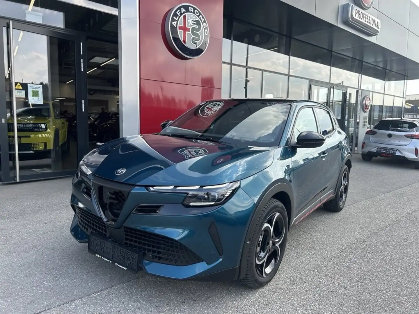 Alfa Romeo Junior Ibrida Speciale 1.2 MHEV e-DCT6 Blau - 1