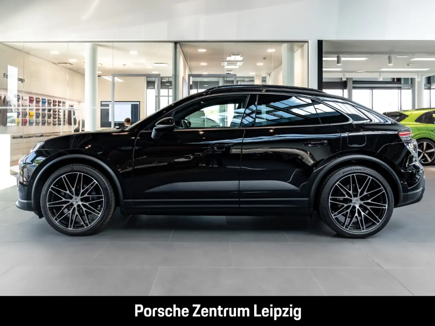 Porsche Macan 4 Matrix ACC Lederpaket 22Zoll 14WegeSitze Schwarz - 2