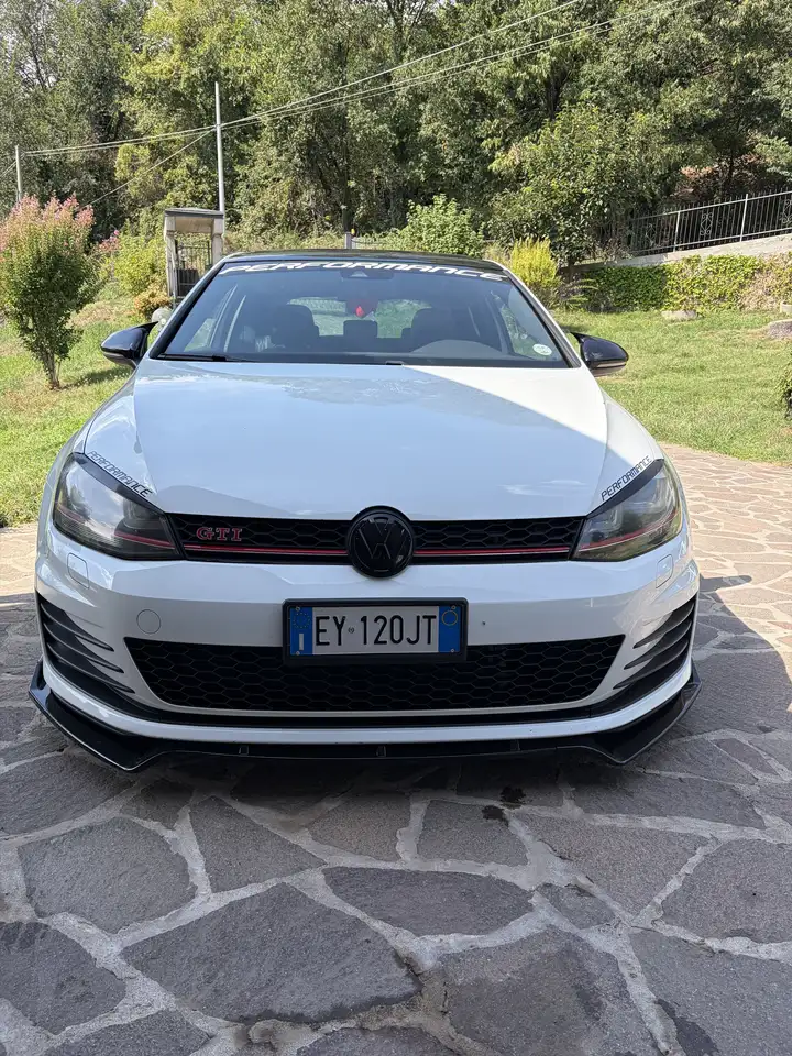 Volkswagen Golf GTI