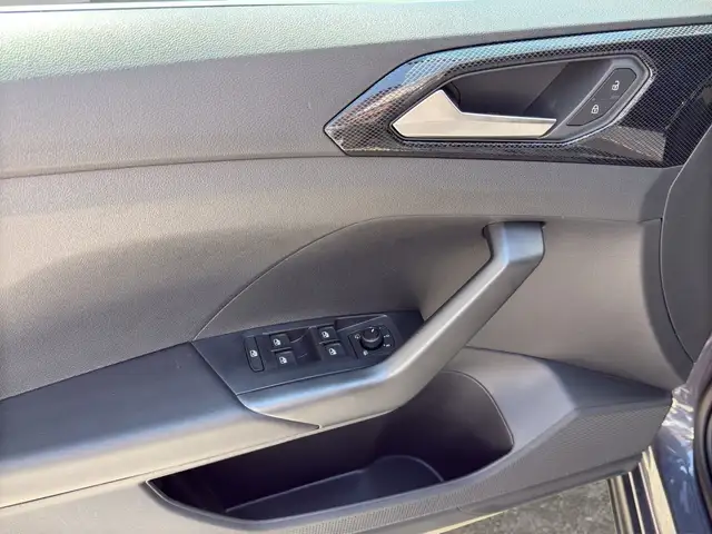 Volkswagen T-Cross view 13