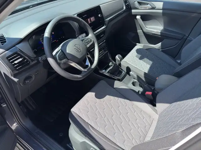 Volkswagen T-Cross view 6