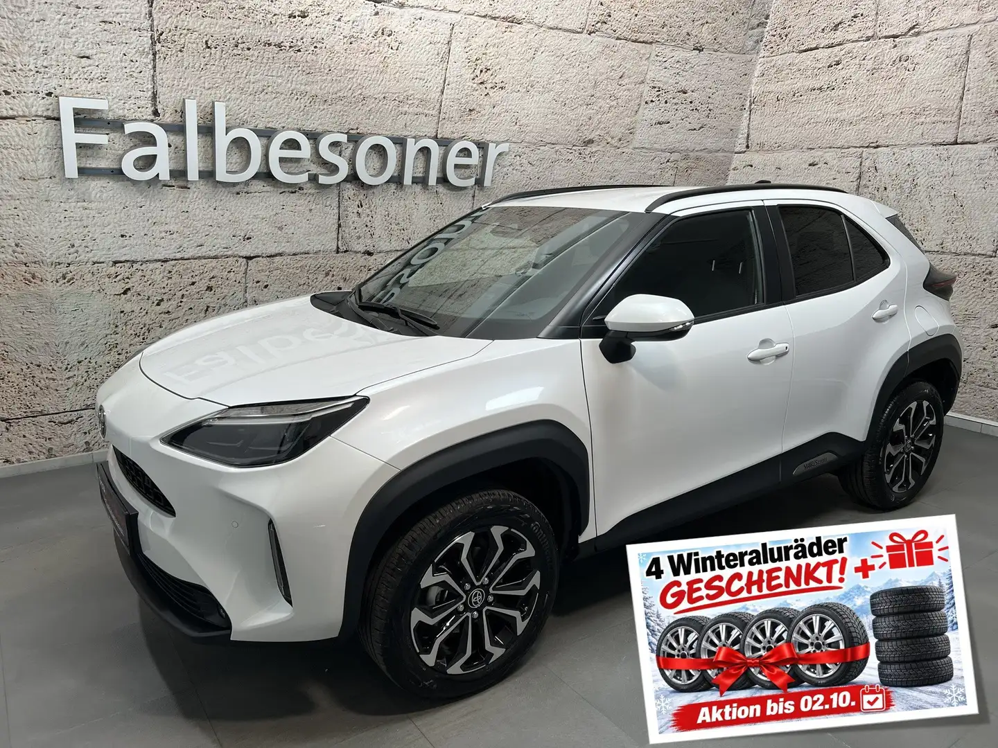 Toyota Yaris Cross 1,5 Hybrid AWD-i Active Drive + Safety Paket Weiß - 1