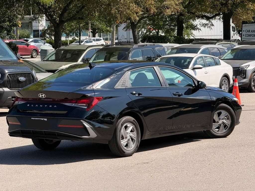 2026 Hyundai Elantra Essential IVT | Heated Seats | Wireless Apple CarP — снимка 1