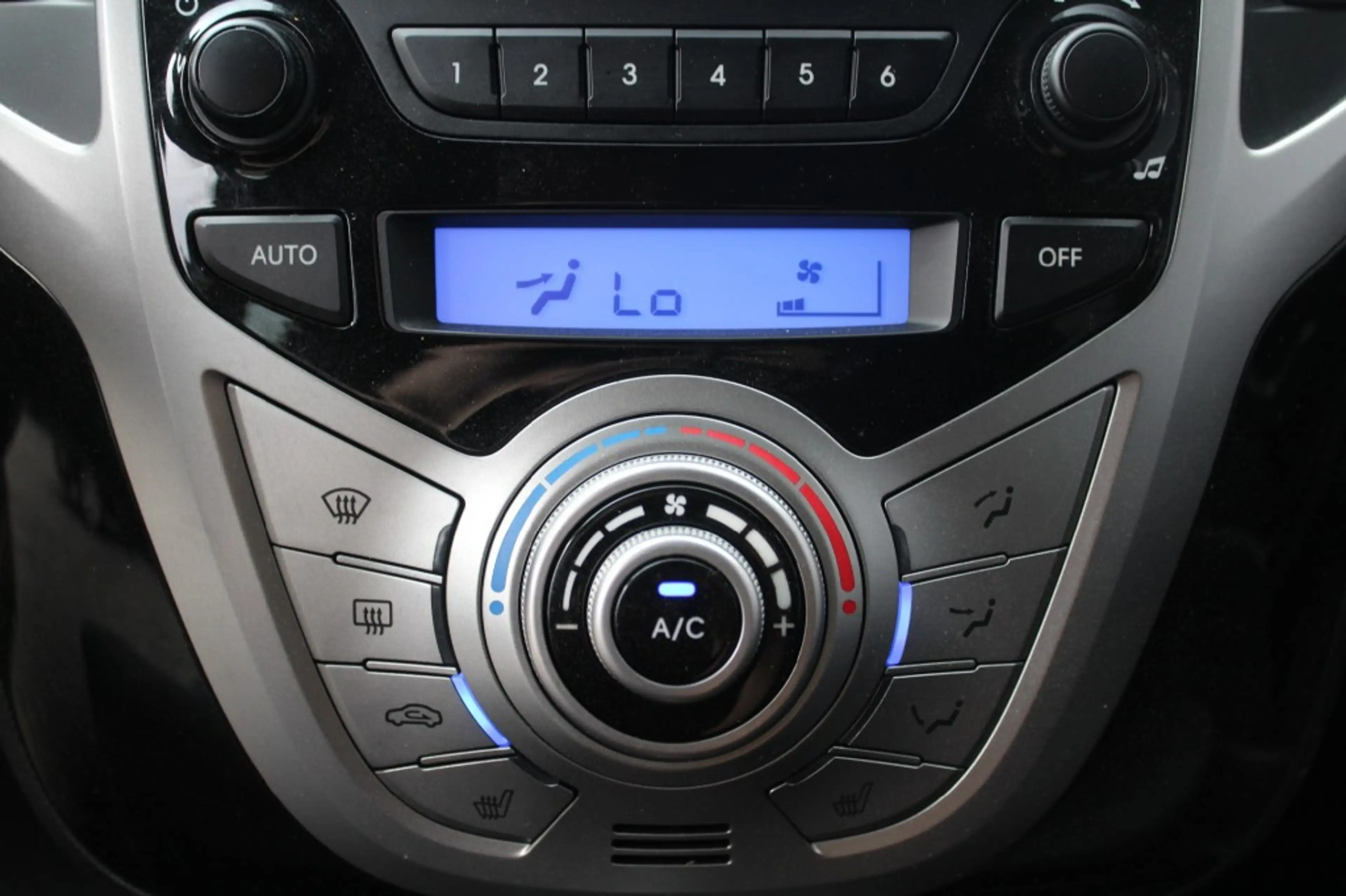 Hyundai iX20 comfort 1.6 -125 PK dealer onderhouden-1ste eigena — photo 28