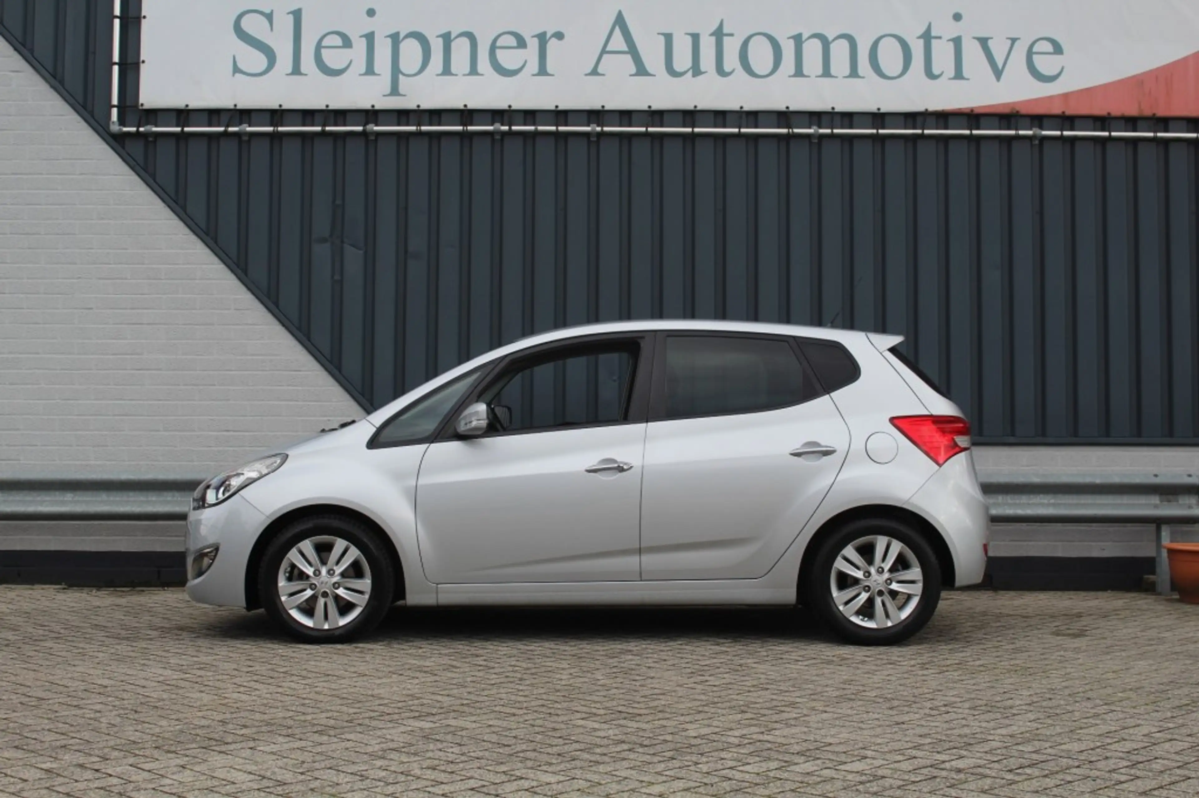 Hyundai iX20 comfort 1.6 -125 PK dealer onderhouden-1ste eigena — photo 4