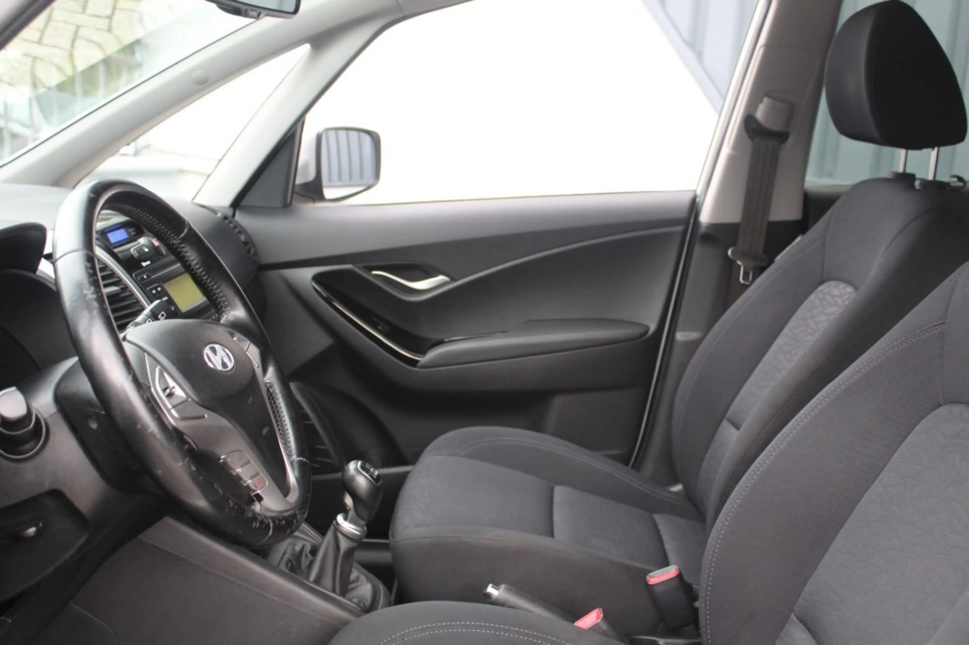 Hyundai iX20 comfort 1.6 -125 PK dealer onderhouden-1ste eigena — photo 13