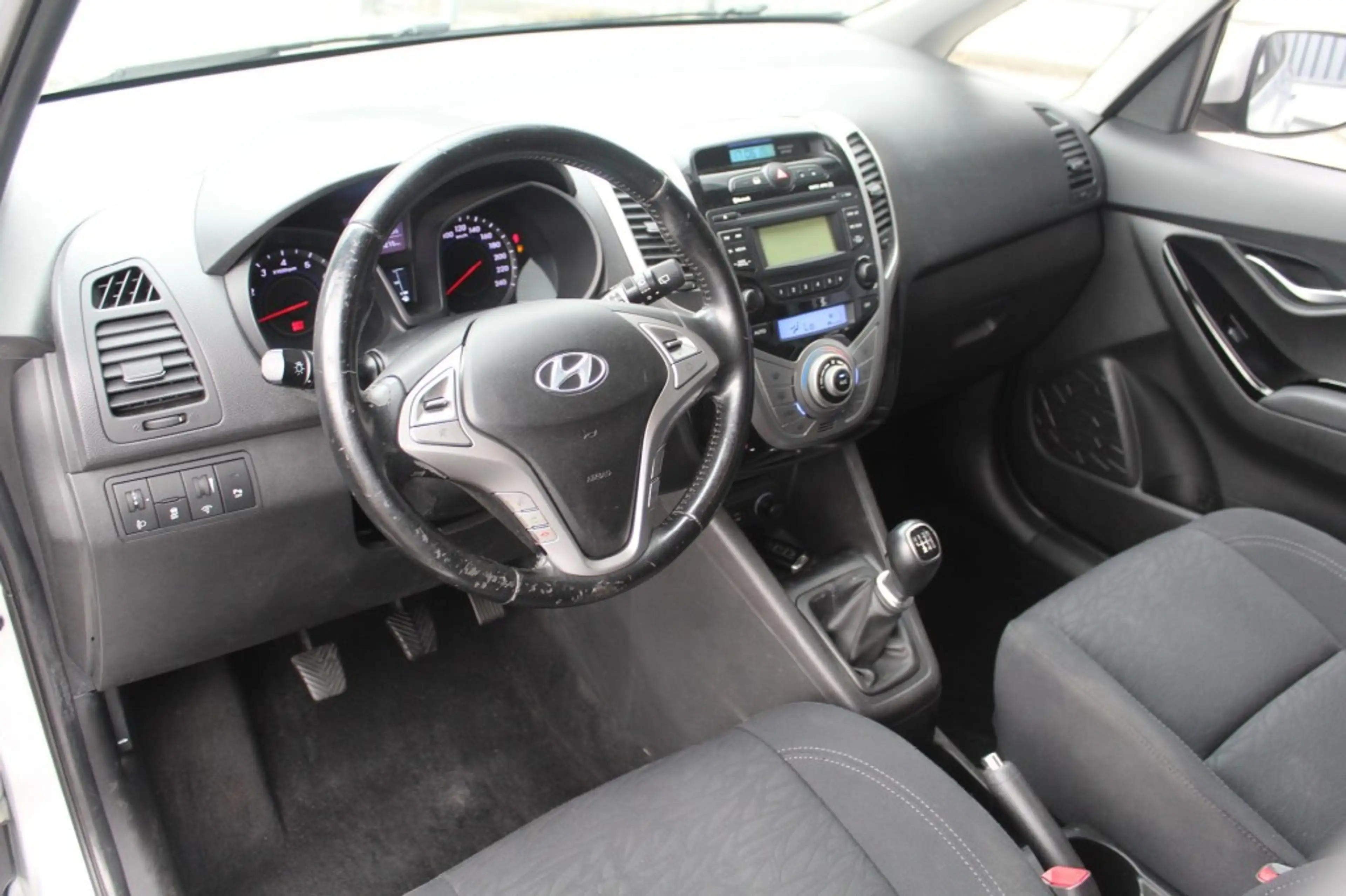 Hyundai iX20 comfort 1.6 -125 PK dealer onderhouden-1ste eigena — photo 12