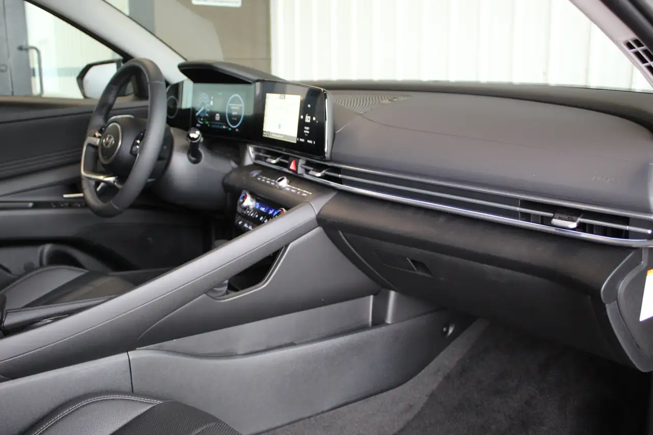 Hyundai ELANTRA fotografie Hyundai ELANTRA