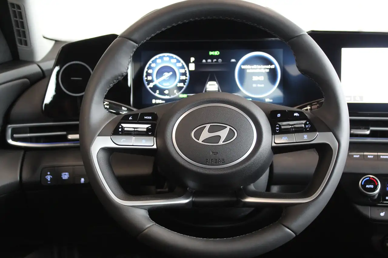 Hyundai ELANTRA fotografie Hyundai ELANTRA