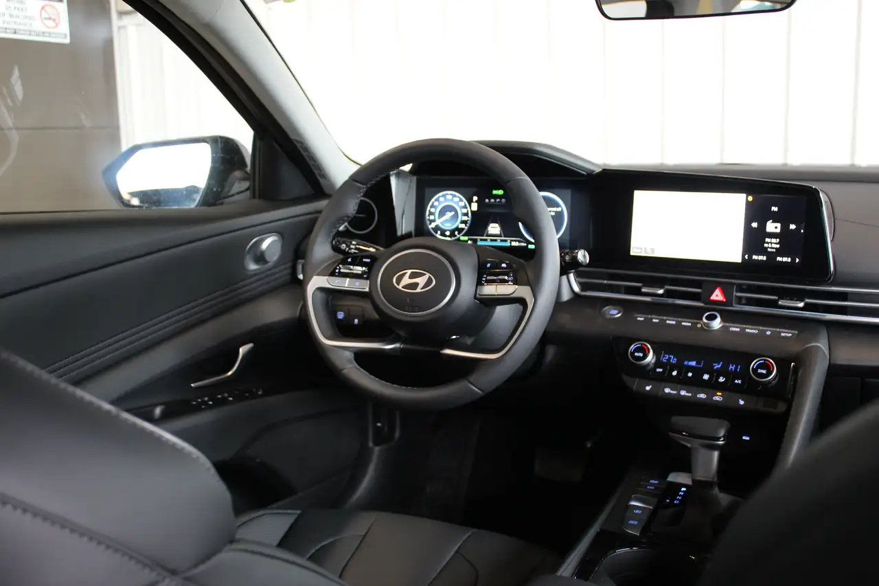 Hyundai ELANTRA fotografie Hyundai ELANTRA