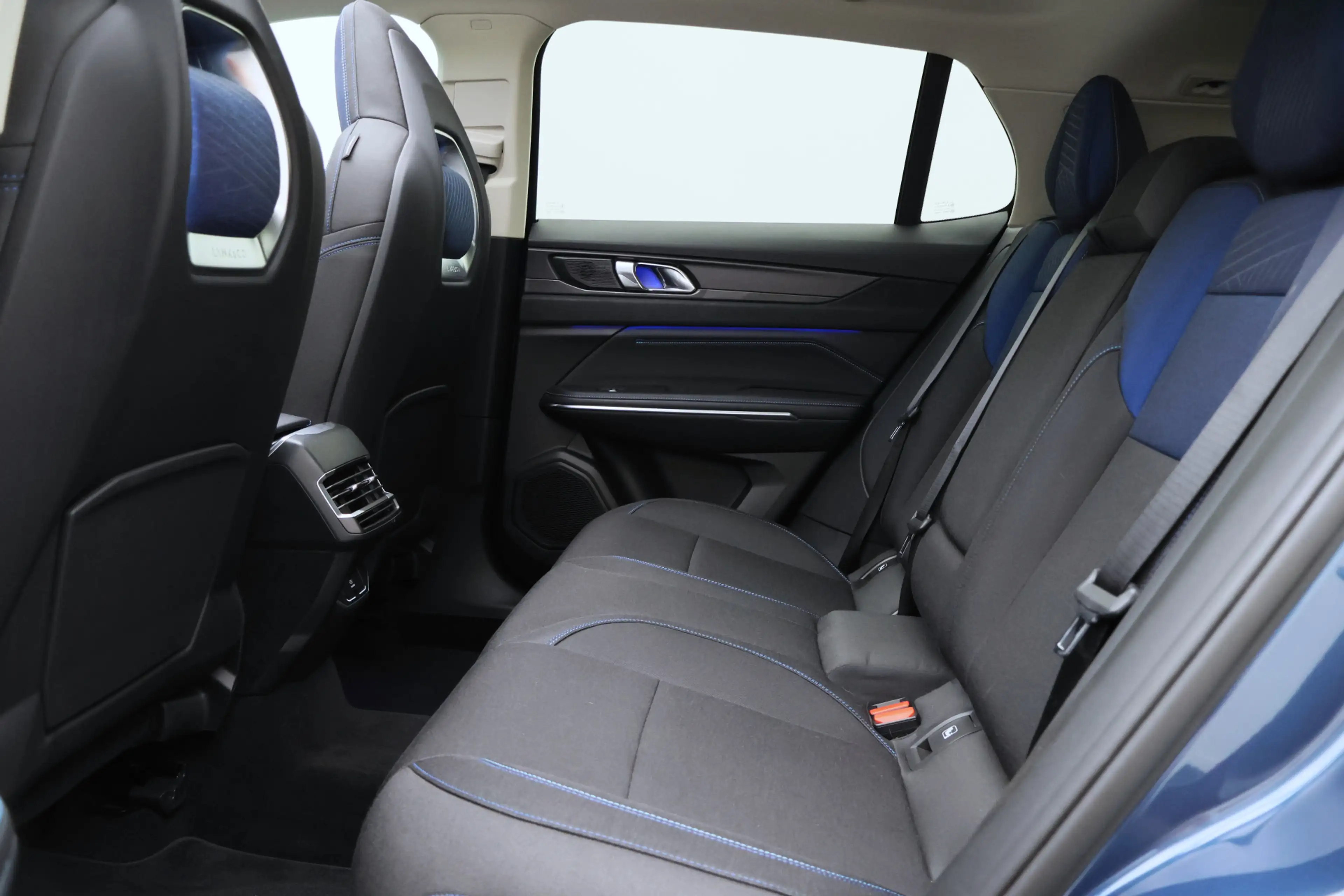 Lynk & Co 01 1.5 Plug-in Hybrid 360° Camera, Panoramadak, ACC, — photo 13