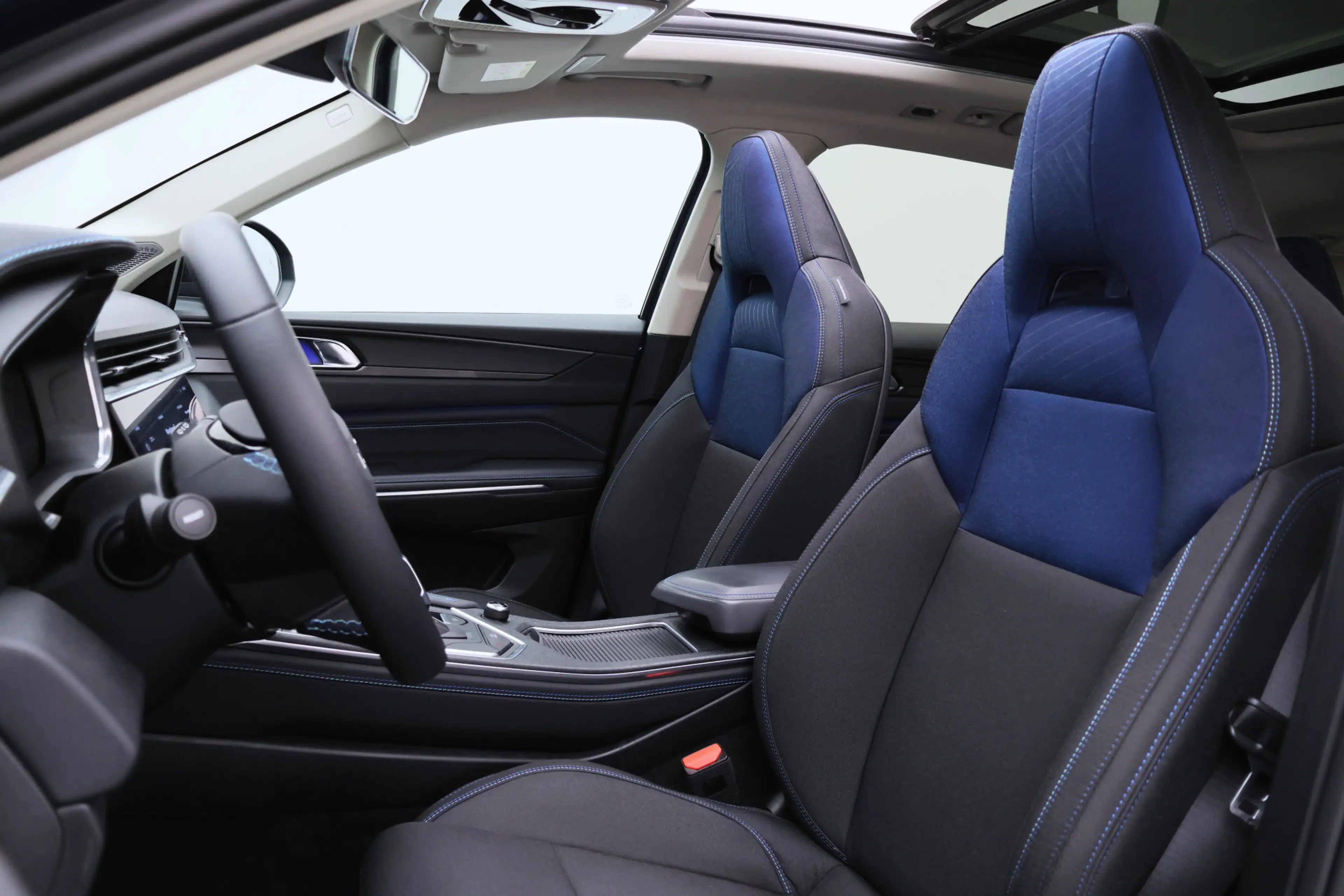Lynk & Co 01 1.5 Plug-in Hybrid 360° Camera, Panoramadak, ACC, — photo 9