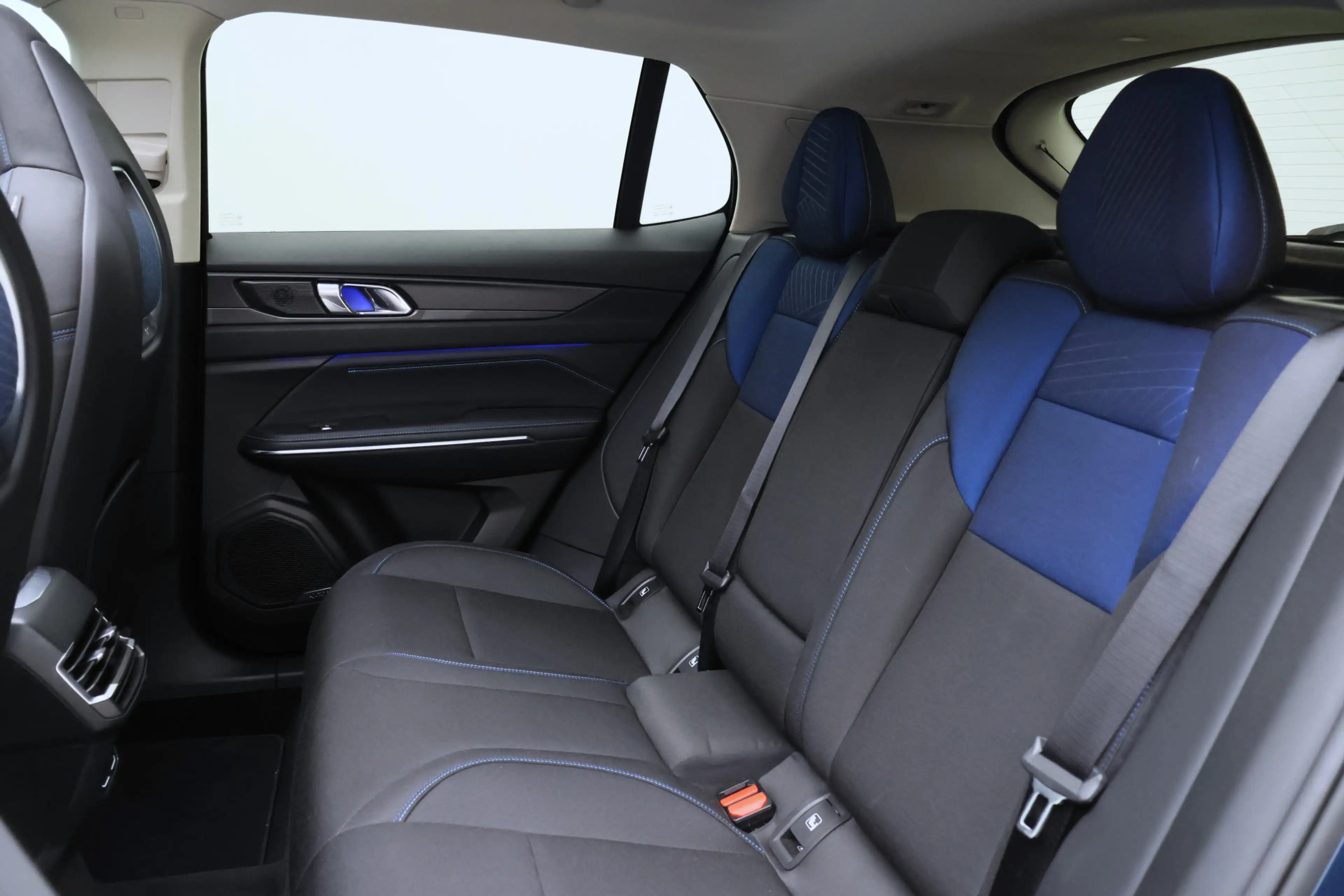 Lynk & Co 01 1.5 Plug-in Hybrid 360° Camera, Panoramadak, ACC, — photo 14