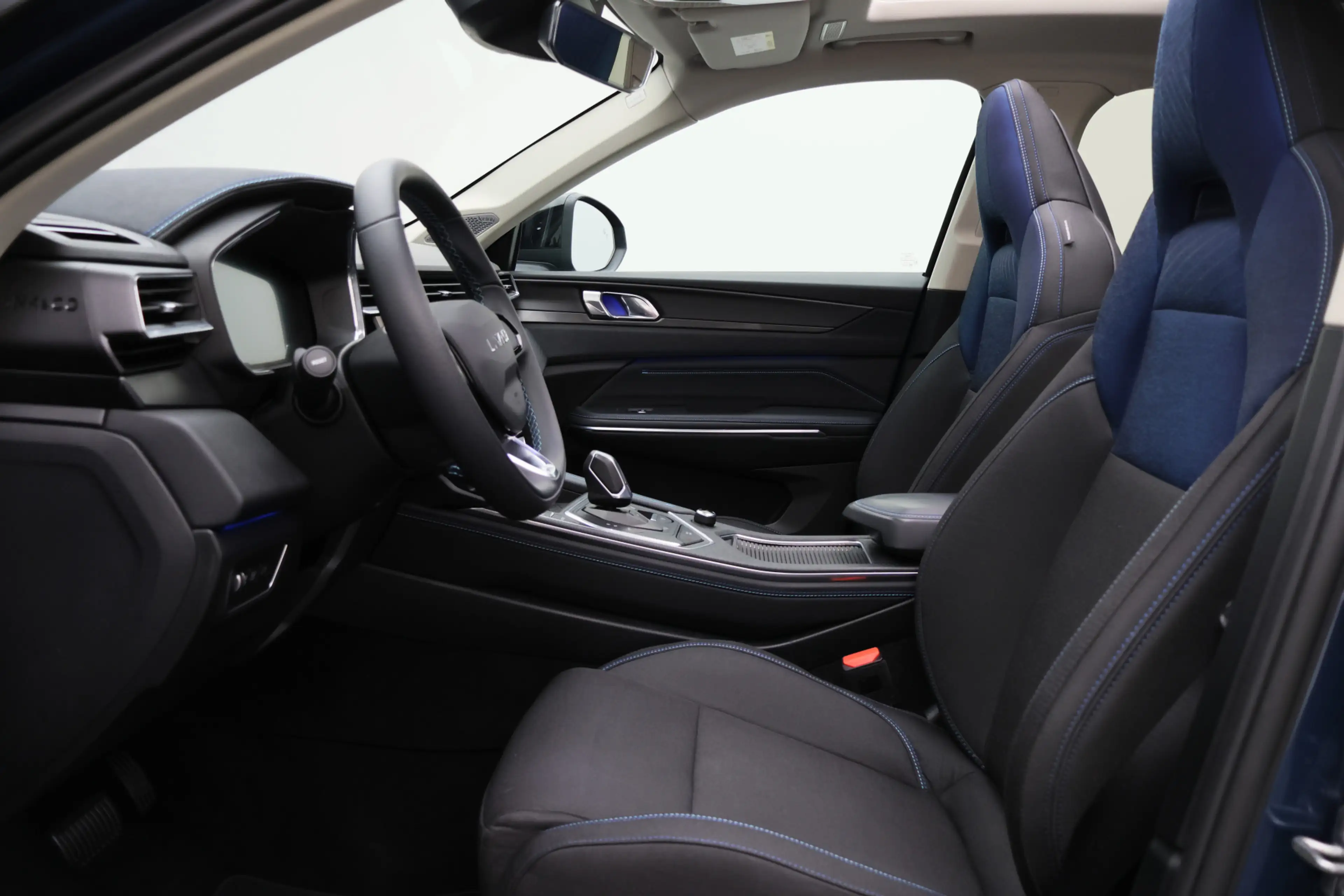 Lynk & Co 01 1.5 Plug-in Hybrid 360° Camera, Panoramadak, ACC, — photo 11