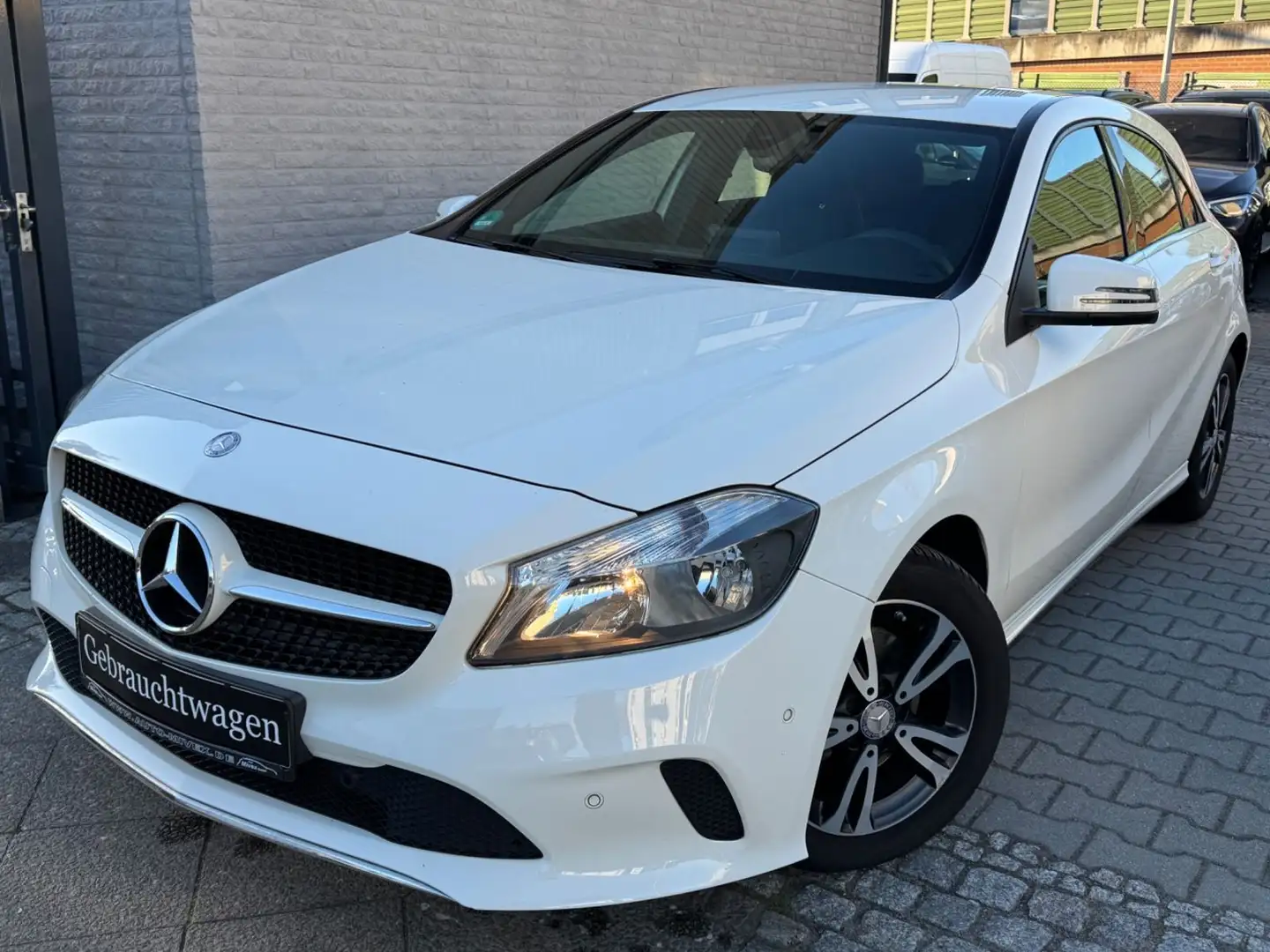 Mercedes-Benz A 180 BlueEfficiency Automatik 1.Hand Bianco - 1