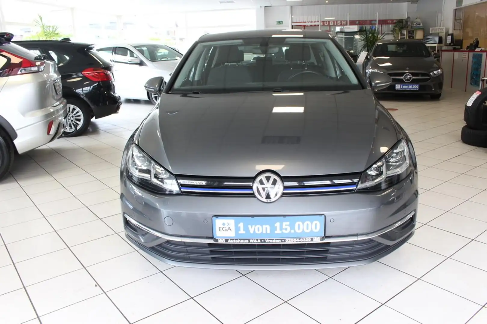 Volkswagen Golf VII 1.5 TSI ACT BlueMotion Comfortline LED Grau - 2