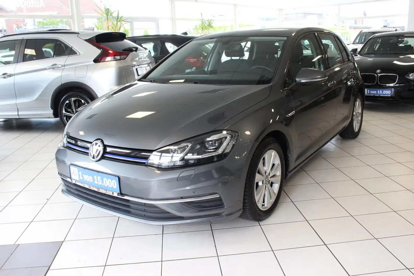 Volkswagen Golf VII 1.5 TSI ACT BlueMotion Comfortline LED Grau - 1