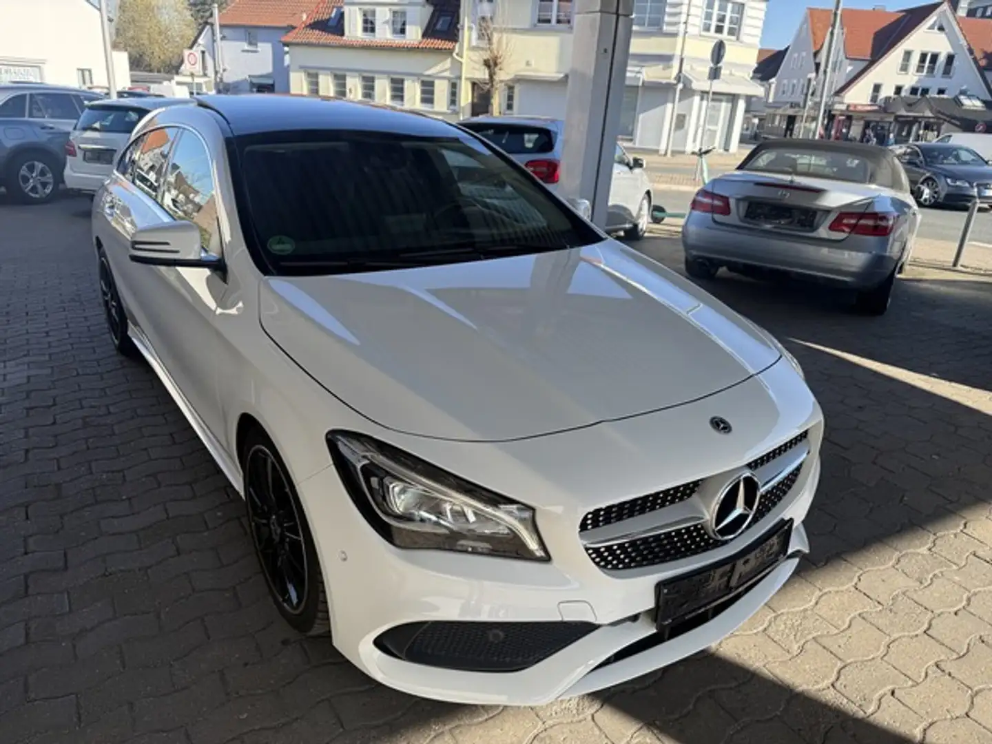 Mercedes-Benz CLA 250 4-Matic AMG Panorama Vollausstattung !! Blanc - 1