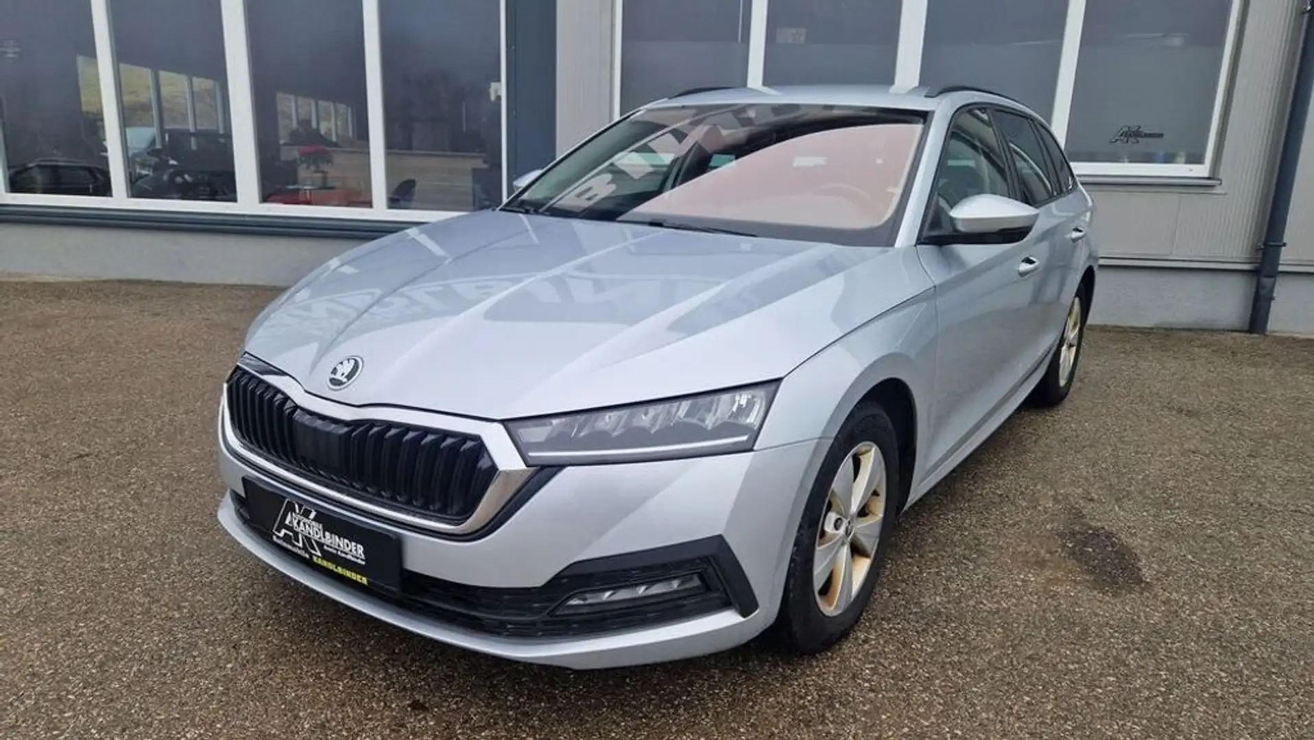 Skoda Octavia Combi 2,0 TDI Style DSG ''1.Besitz'' Silber - 1