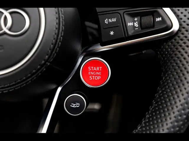 Audi R8 view 13