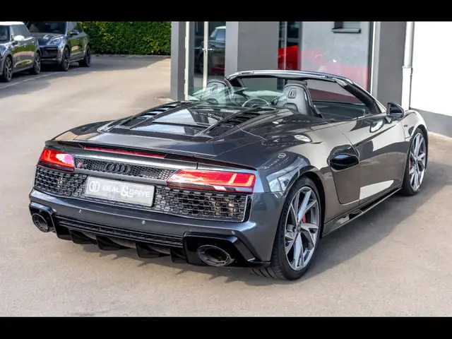 Audi R8 view 6