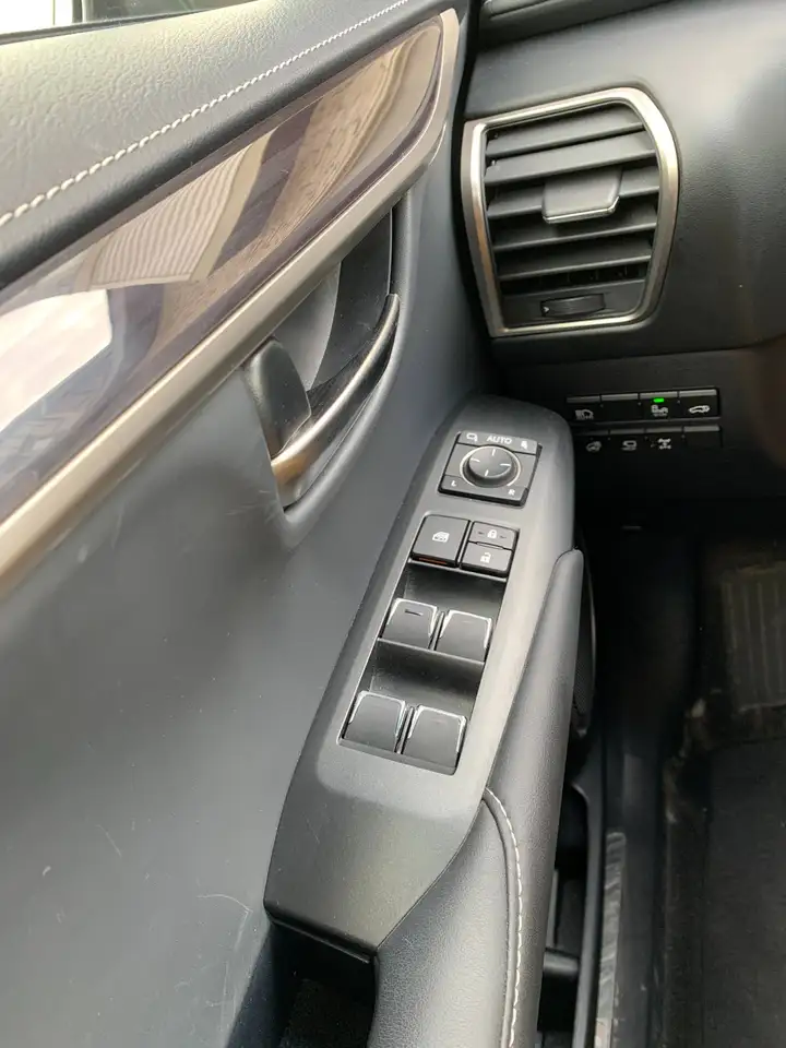 Lexus NX снимка Lexus NX