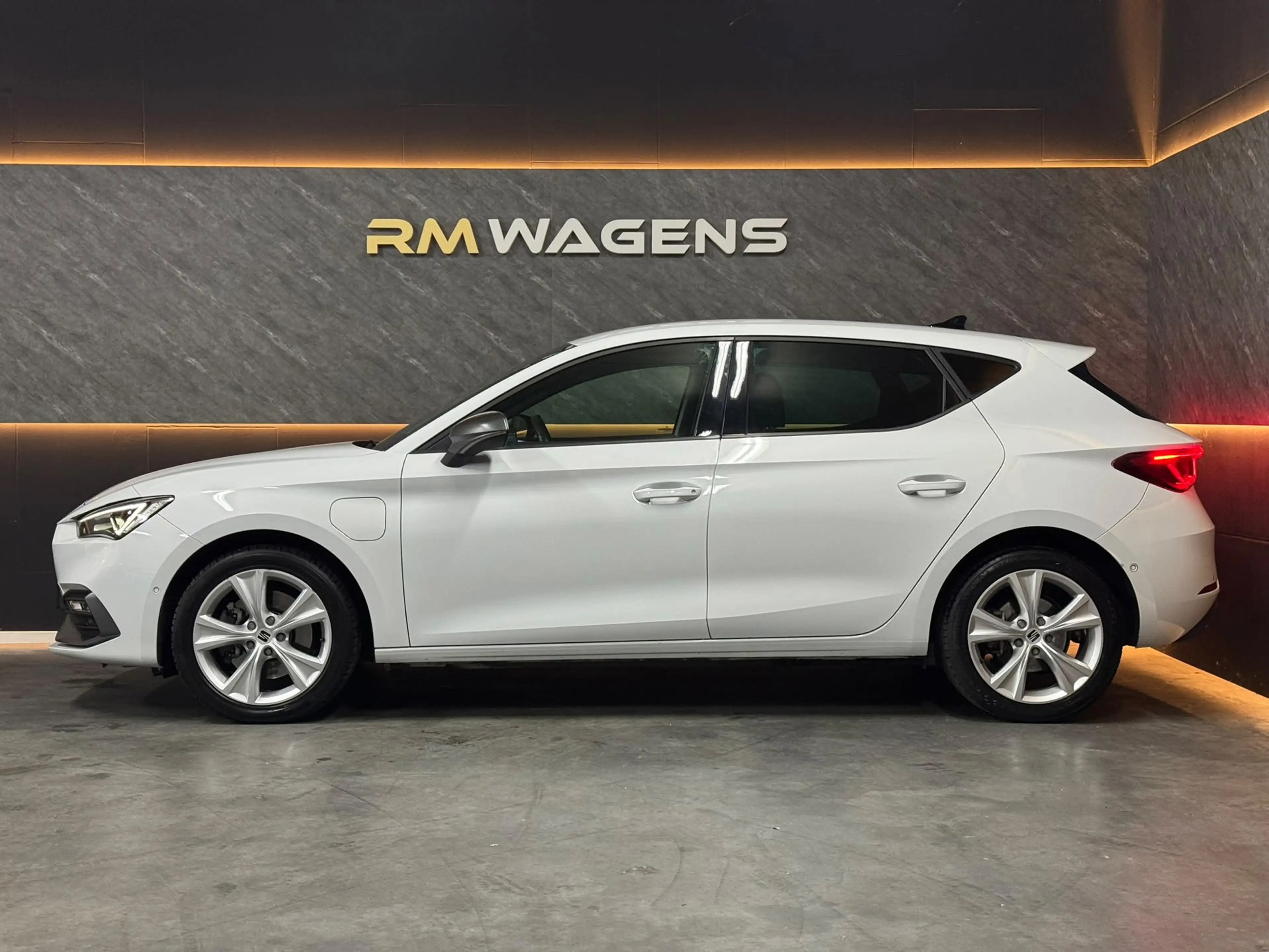 SEAT Leon 1.4 TSI FR eHybrid|Cam|Keyless|Memory|Sfeerv|Carpl — photo 12
