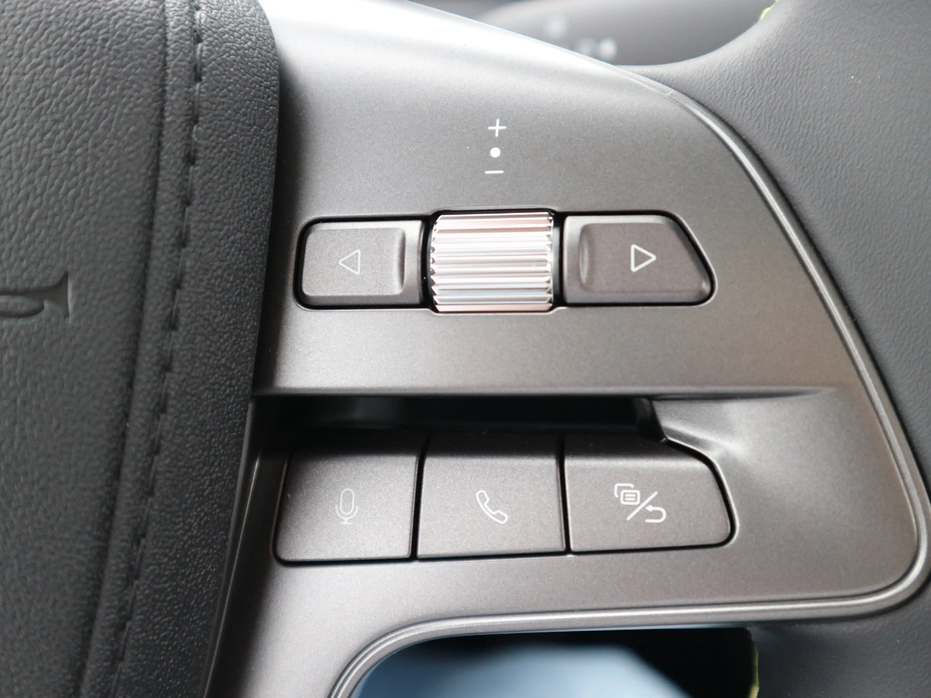 BYD Atto 2 DM-i Boost 360° LED Navi Pano SHZ Assist — photo 21