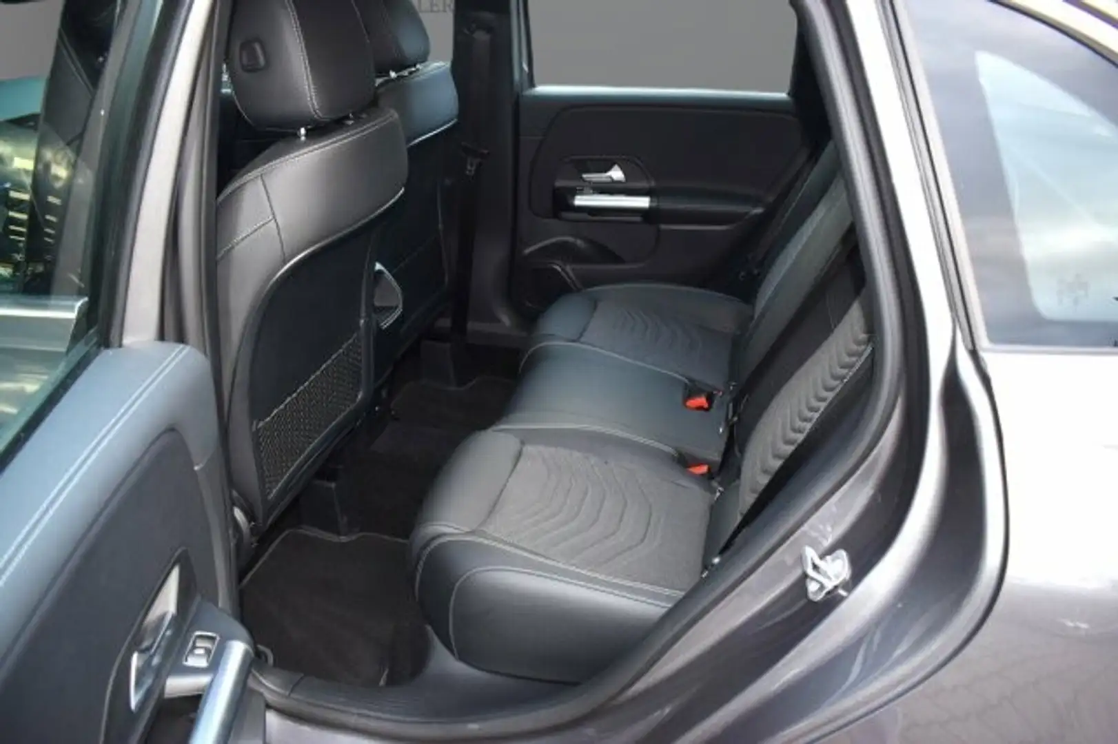 Mercedes-Benz B 250 4Matic  Progressive +Wide+MBUX+LED+Navi Szary - 2