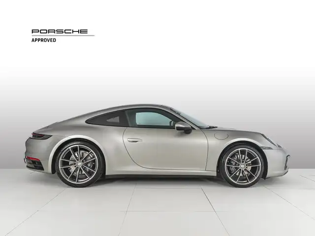 Porsche 911 view 6