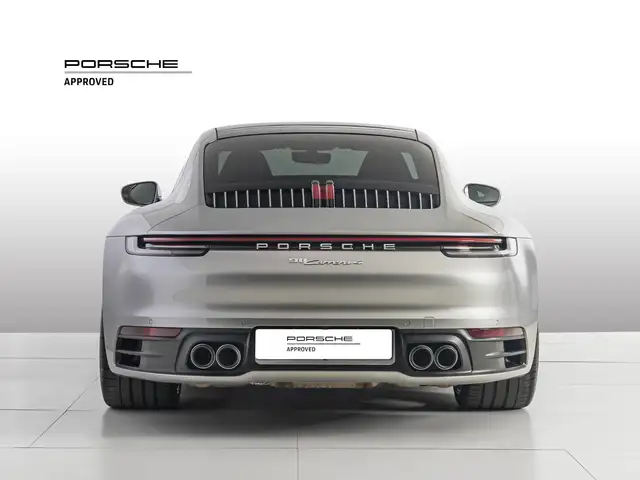 Porsche 911 view 3