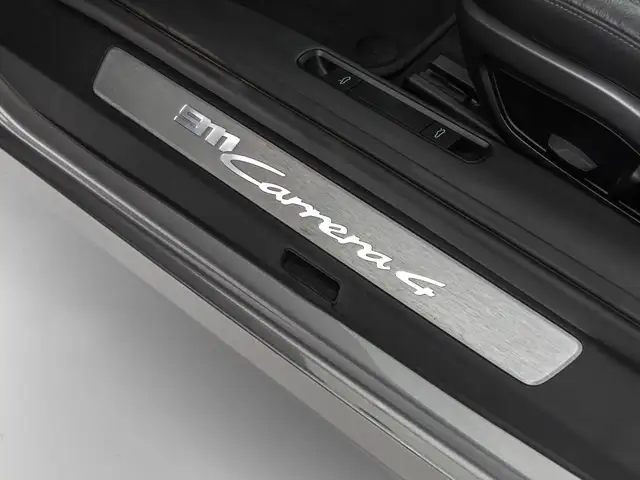 Porsche 911 view 14