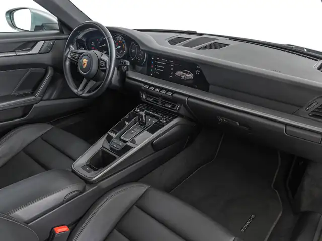 Porsche 911 view 10