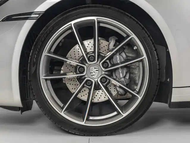 Porsche 911 view 9
