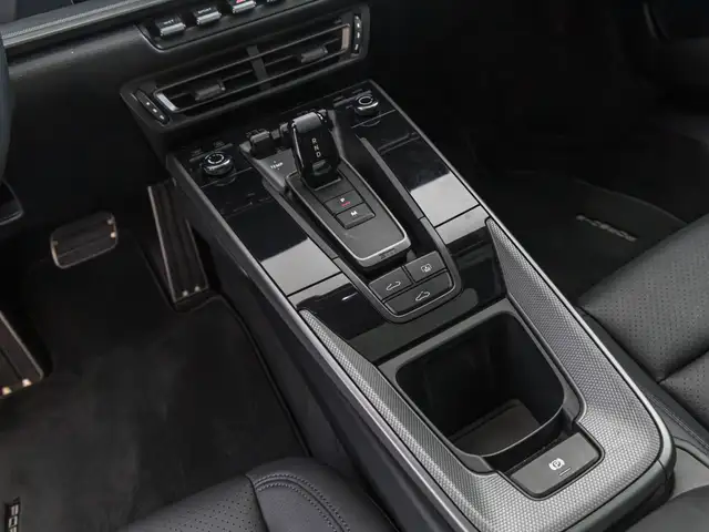 Porsche 911 view 15
